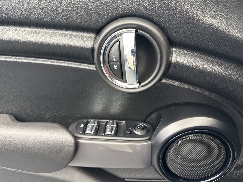Used 2020 MINI Cooper 4-Door Hardtop FWD image 28