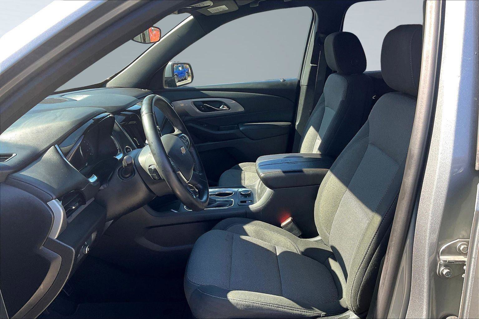 Used 2023 Chevrolet Traverse LT image 26