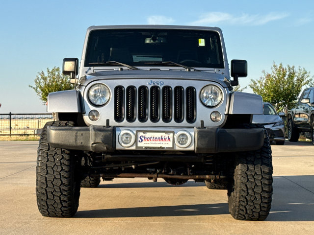 Used 2015 Jeep Wrangler Unlimited Sahara w/ Max Tow Package AWD/4WD image 2