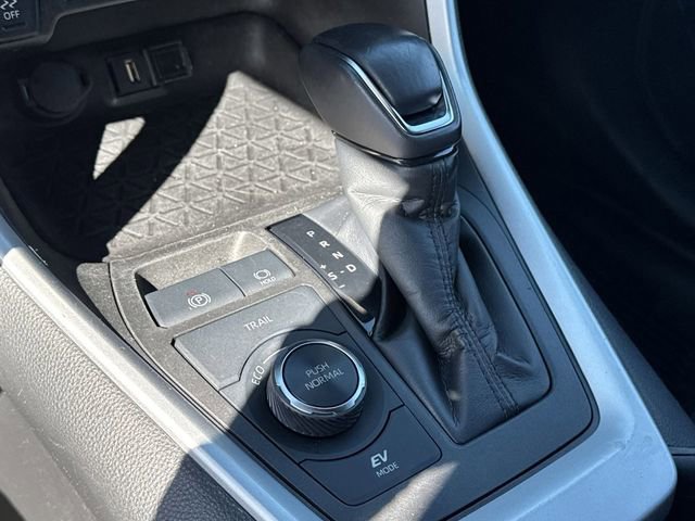 Used 2022 Toyota RAV4 SE image 14