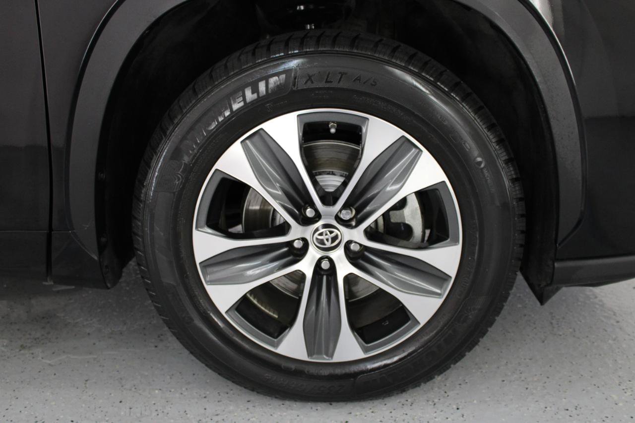 Used 2021 Toyota Highlander XLE image 81