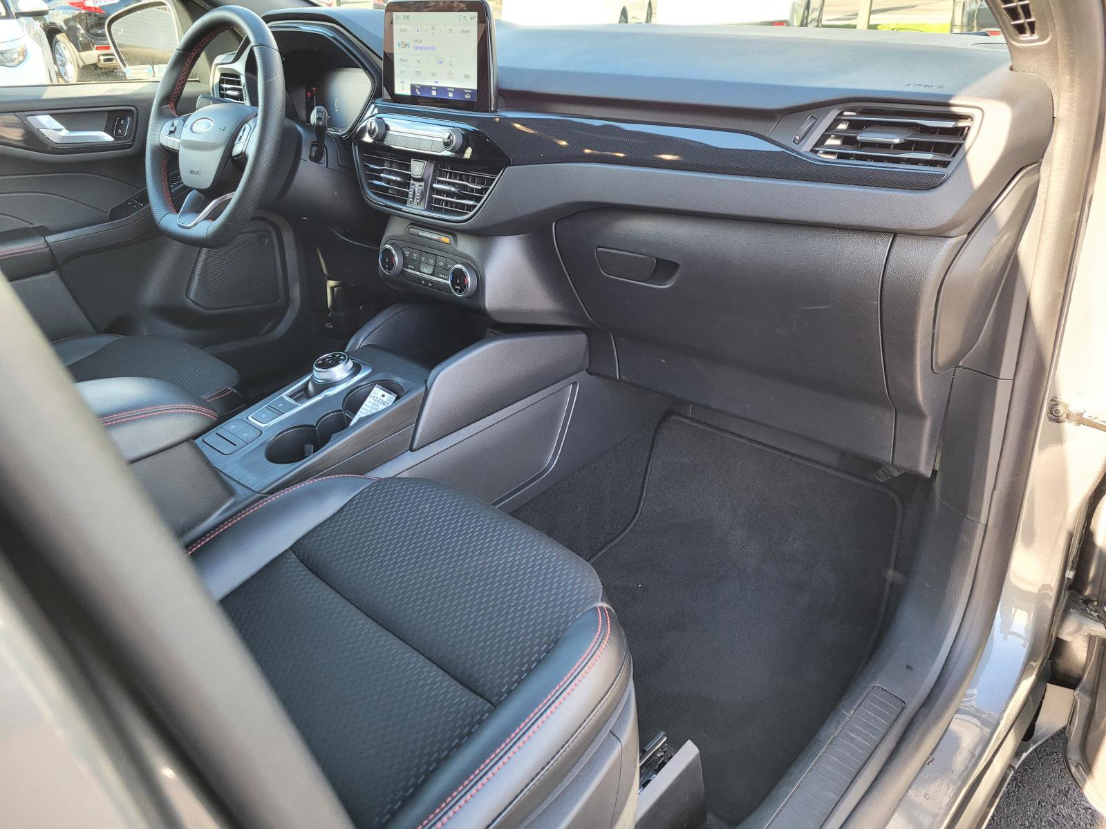Used 2025 Ford Escape ST-Line image 19