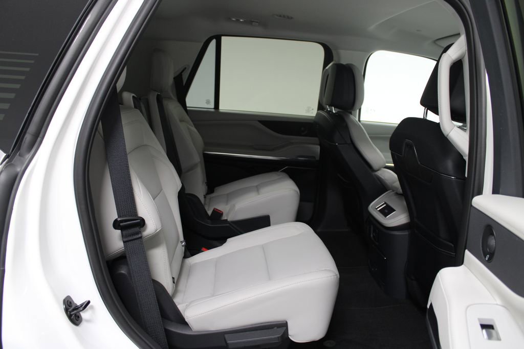 New 2026 Lincoln Navigator Premier AWD/4WD image 33