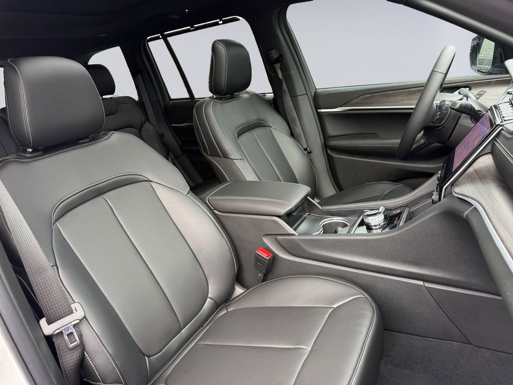 New 2025 Jeep Grand Cherokee Limited w/ Luxury Tech Group II image 19