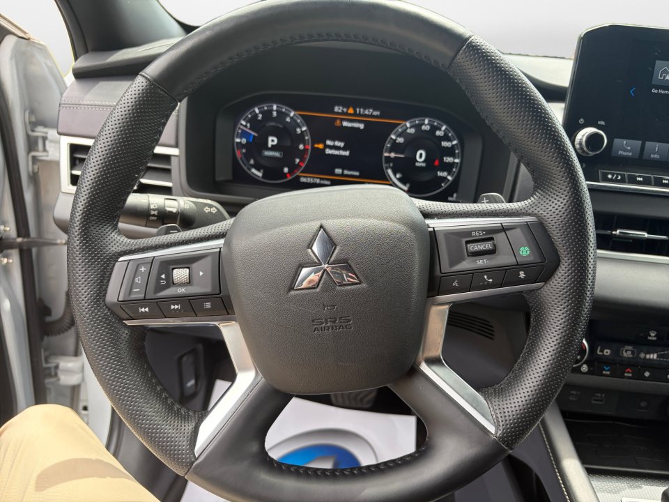 Used 2023 Mitsubishi Outlander SEL AWD/4WD image 13