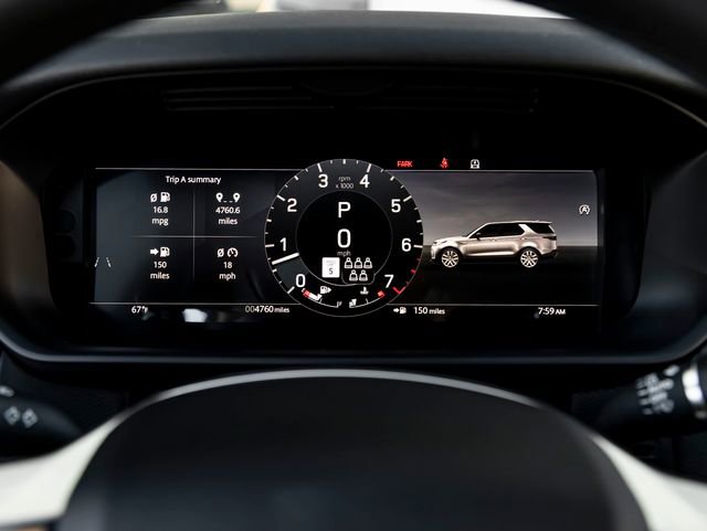 Used 2025 Land Rover Discovery Dynamic SE AWD/4WD image 17