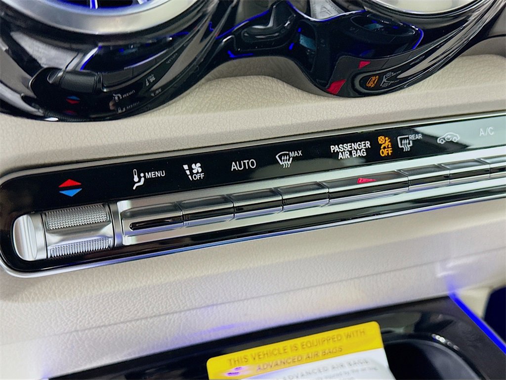 Used 2025 Mercedes-Benz GLB 250 4MATIC image 16