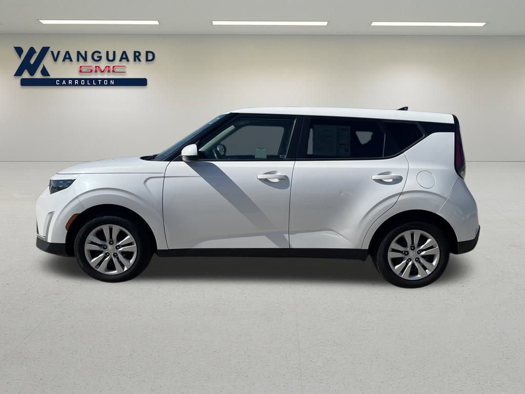 Used 2023 Kia Soul LX image 2
