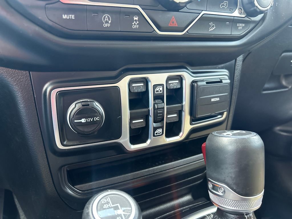Used 2019 Jeep Wrangler Unlimited Sahara AWD/4WD image 27