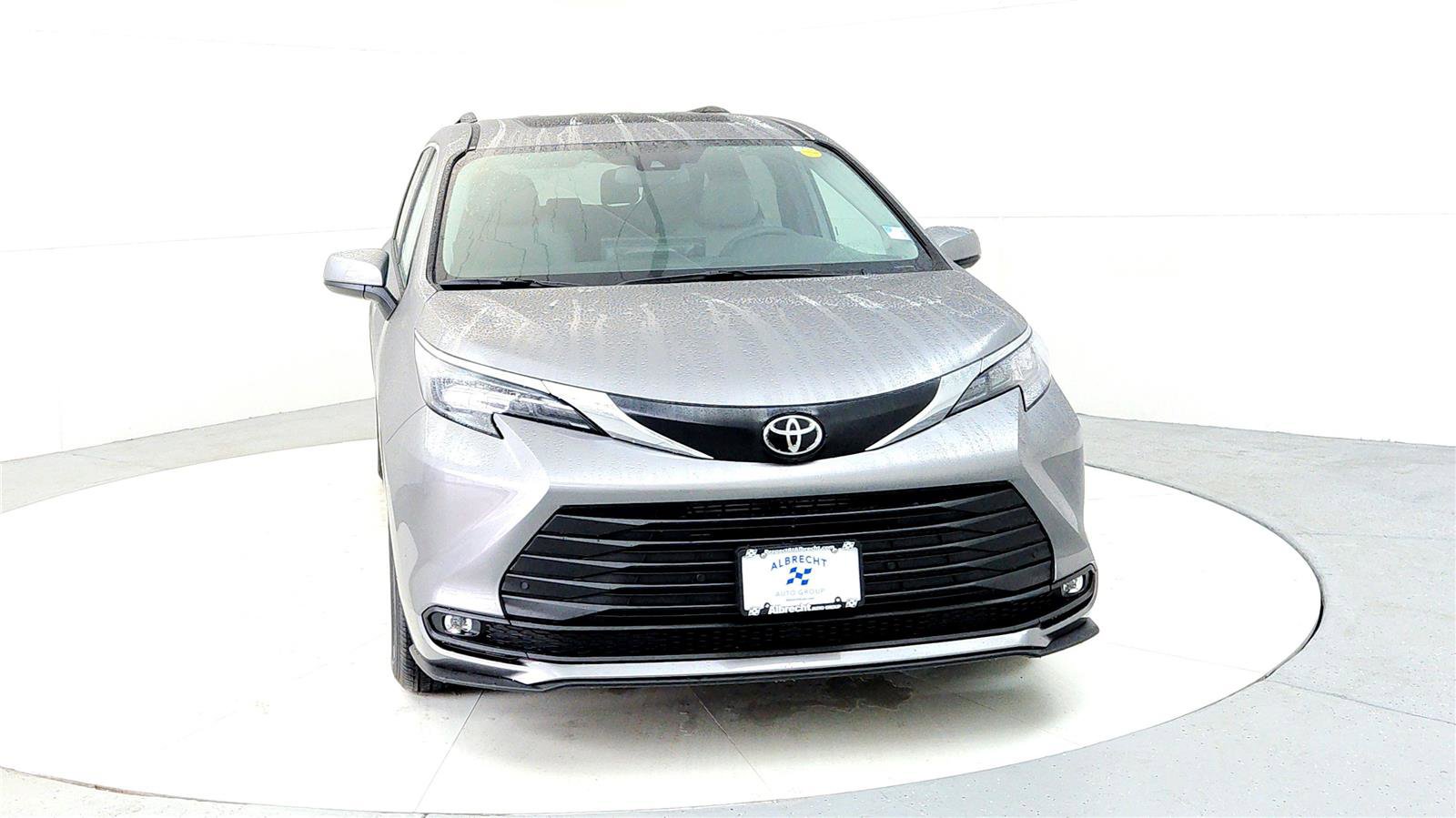 New 2026 Toyota Sienna XLE image 8