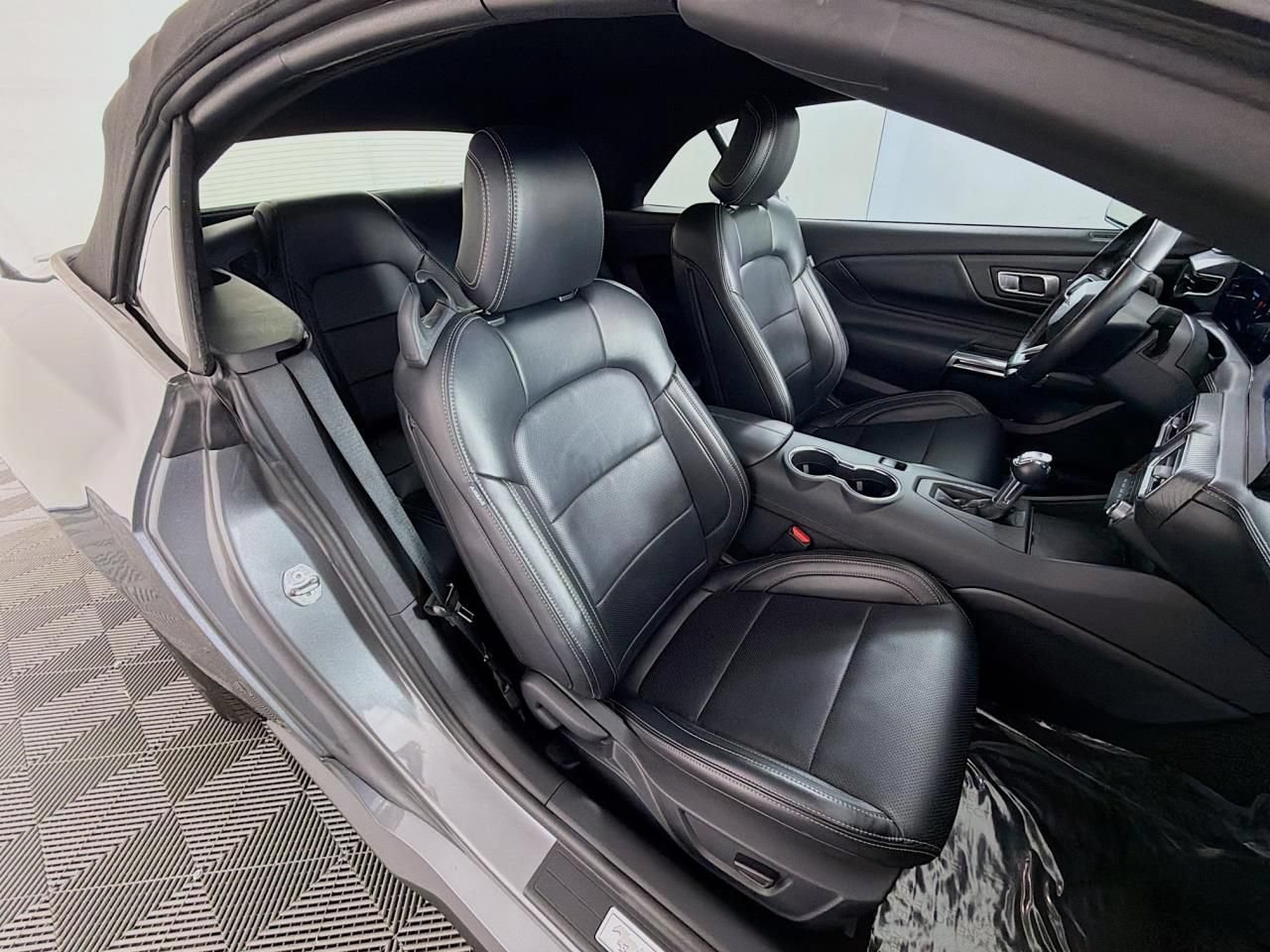 Used 2025 Ford Mustang Premium RWD image 33
