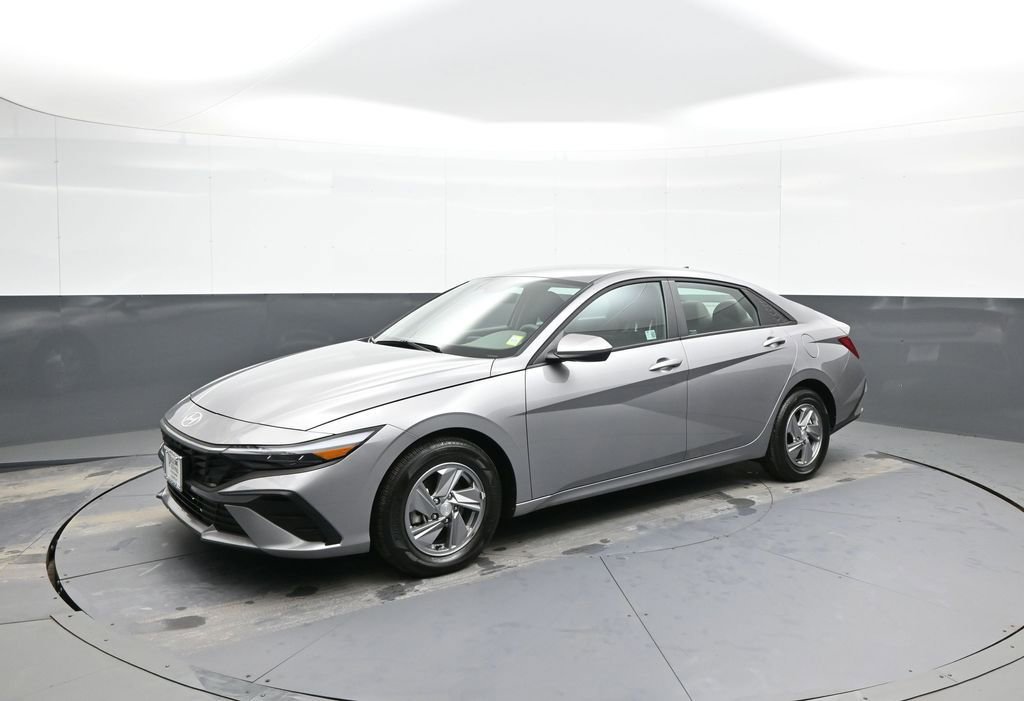 Certified 2025 Hyundai Elantra SE image 10