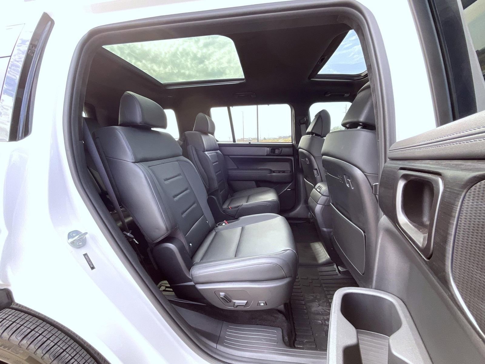 Used 2025 Hyundai Santa Fe Calligraphy image 18