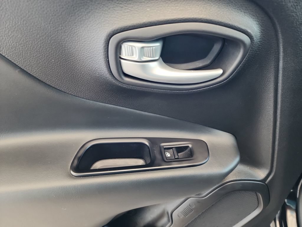 Used 2023 Jeep Renegade Trailhawk AWD/4WD image 38