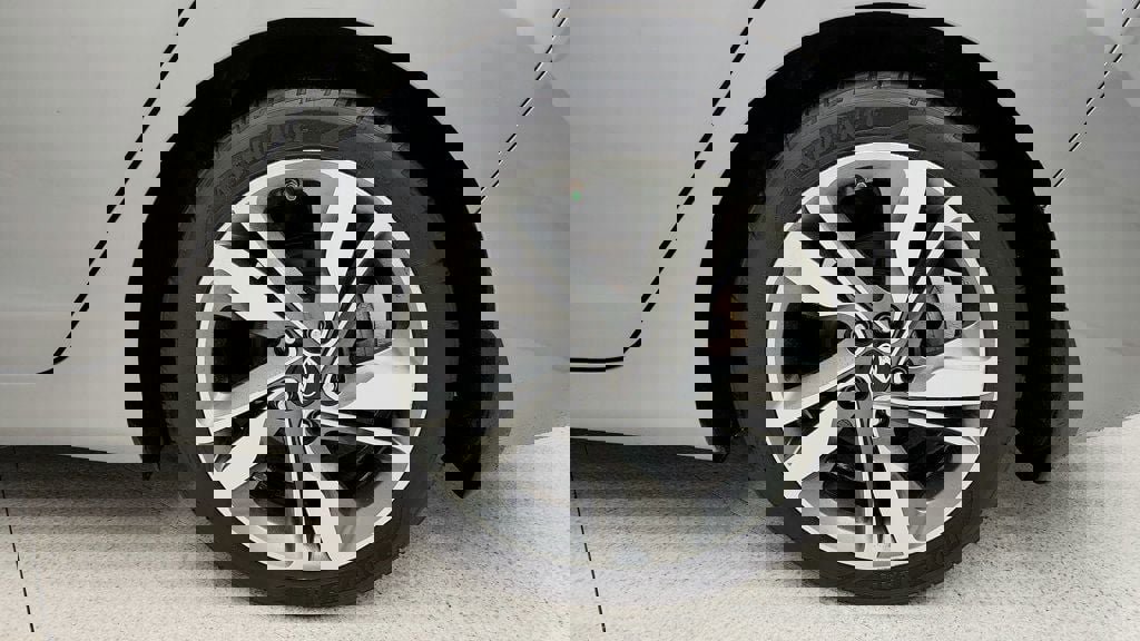 Used 2015 Hyundai Elantra Limited w/ Option Group 05 image 9