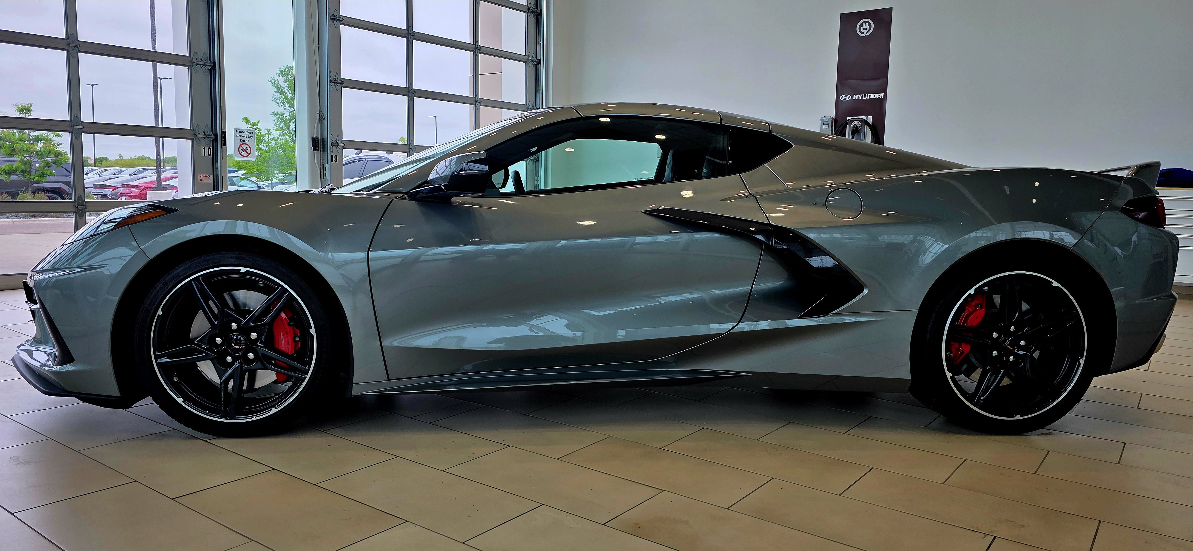 Used 2022 Chevrolet Corvette Stingray Preferred Cpe w/ Z51 Performance Package RWD image 4