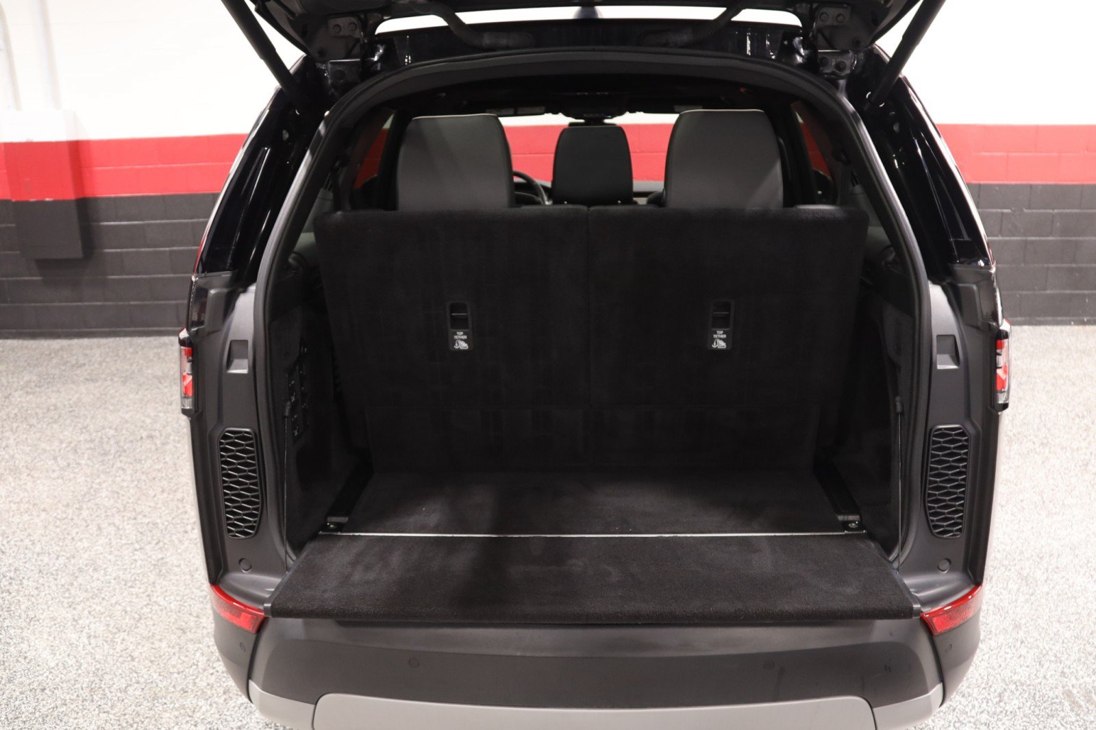 Used 2020 Land Rover Discovery HSE image 30