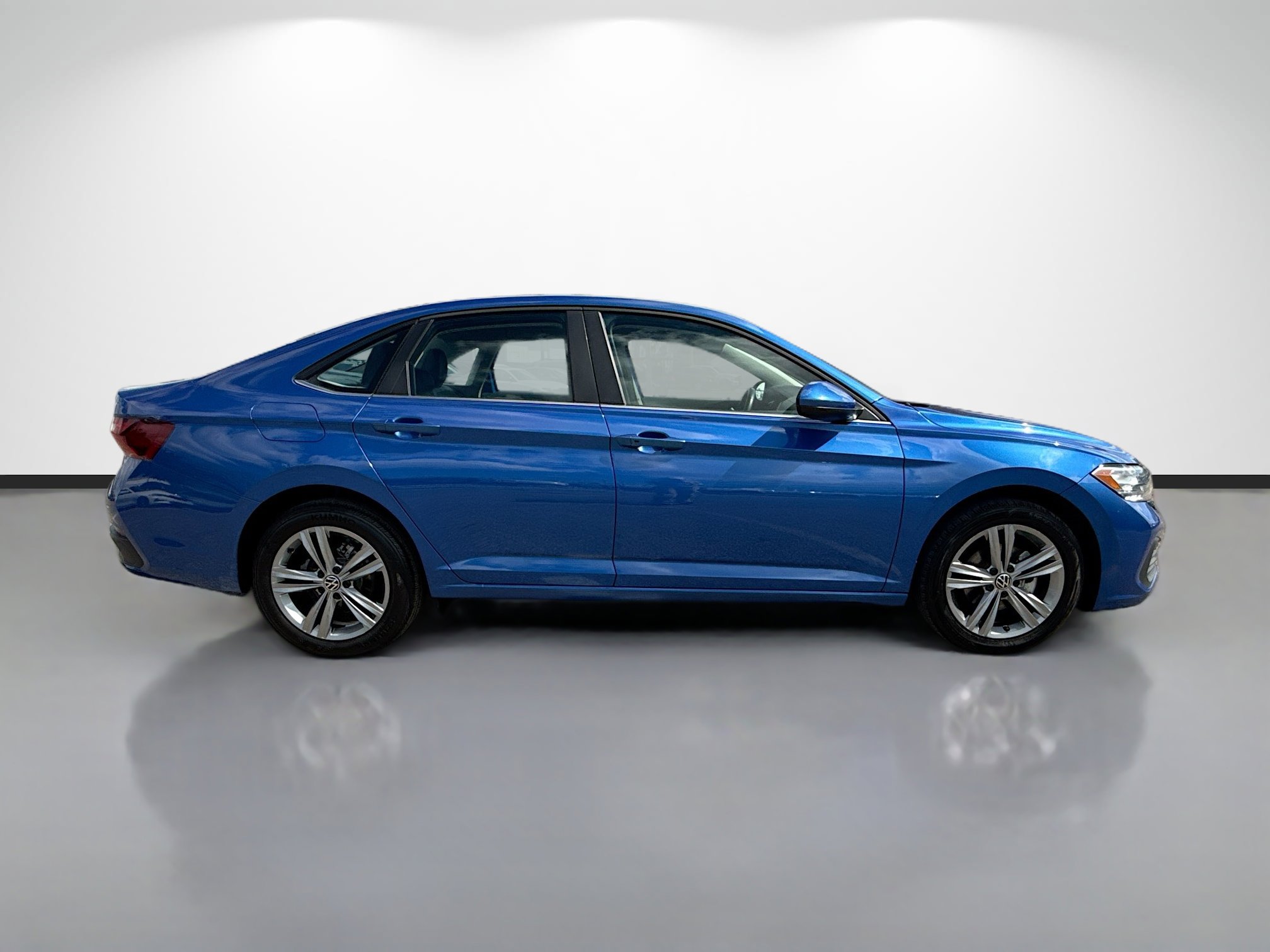 Used 2024 Volkswagen Jetta SE image 2