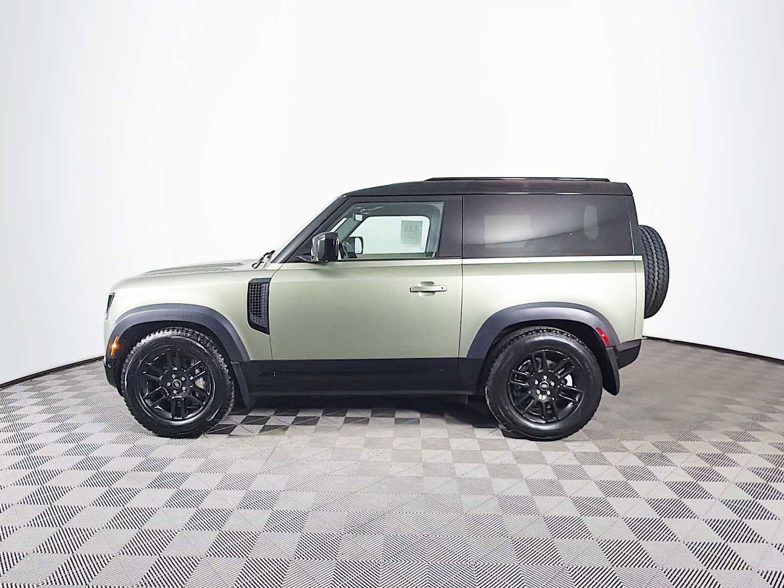 Used 2022 Land Rover Defender 90 X-Dynamic S AWD/4WD image 8
