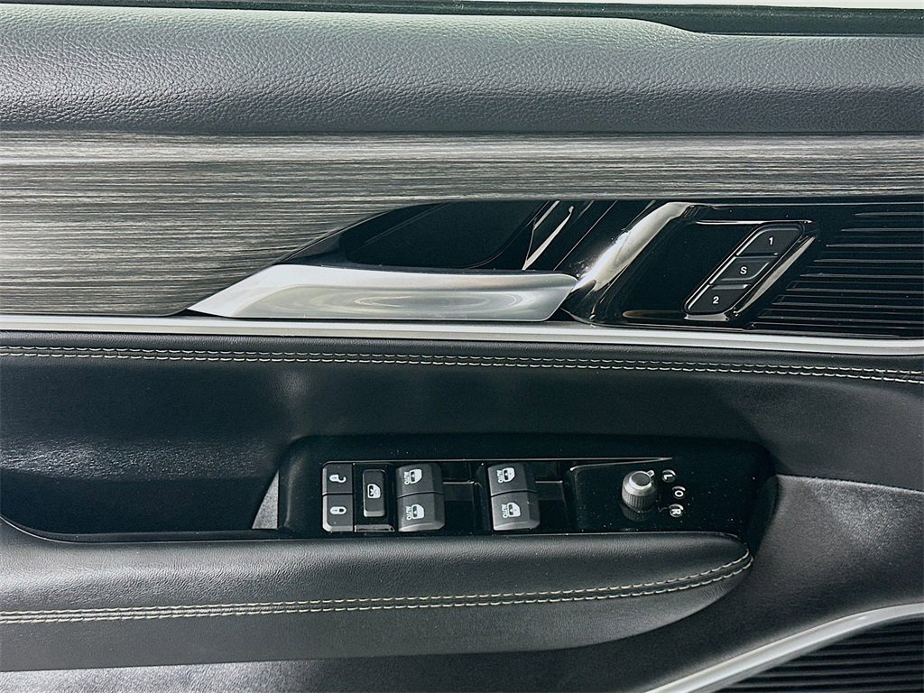 Used 2024 Jeep Wagoneer L Series II w/ Flexible Seating Group image 24