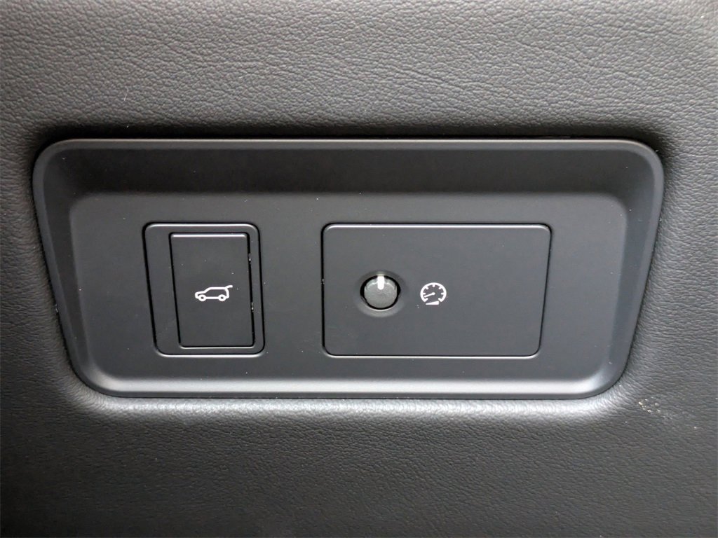 Certified 2025 Jaguar F-PACE R-Dynamic S image 28