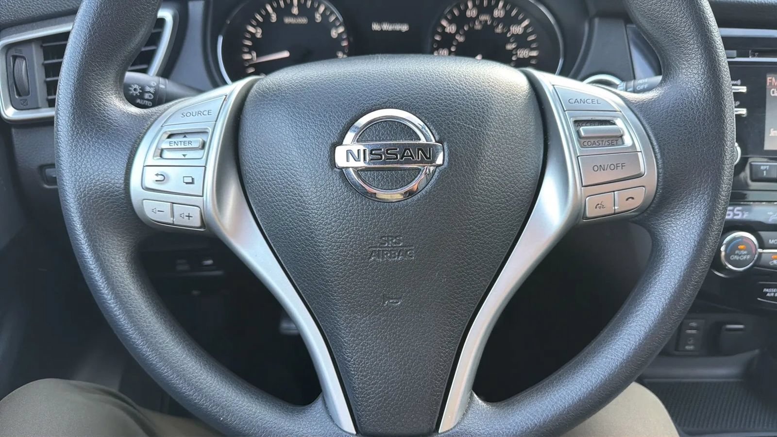 Used 2015 Nissan Rogue SV AWD/4WD image 23