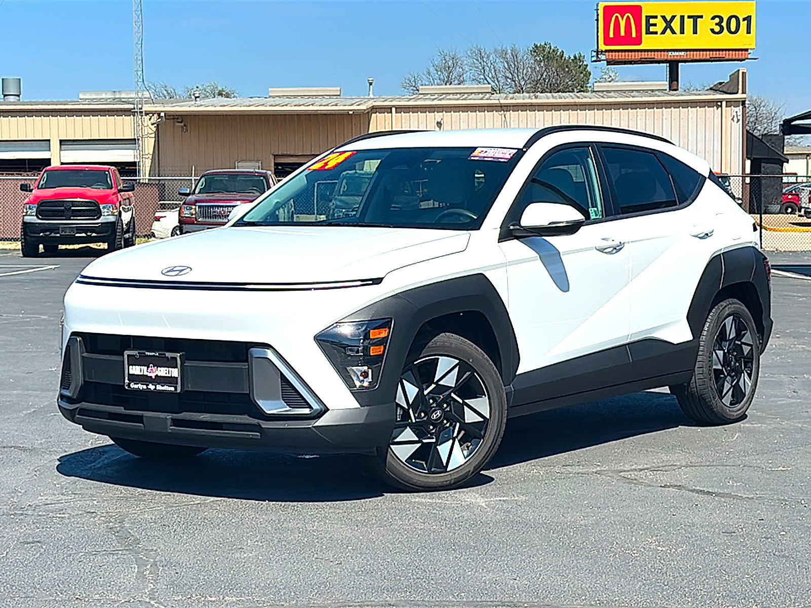 Used 2024 Hyundai Kona SEL image 2