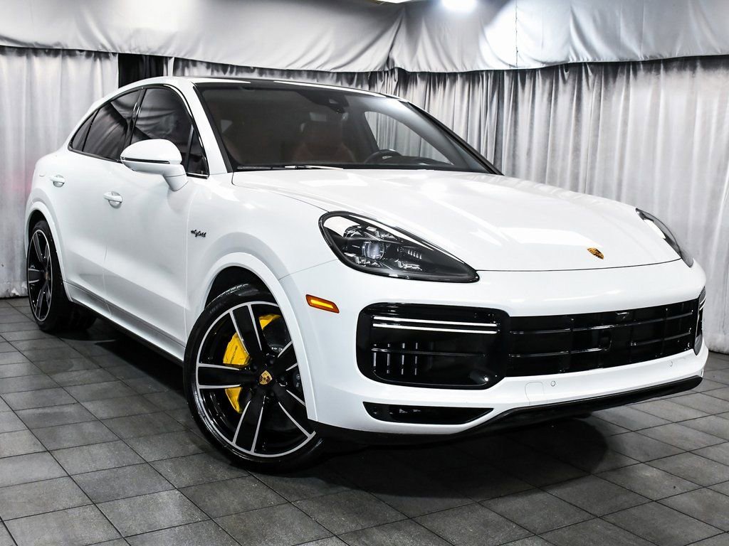 Used 2023 Porsche Cayenne Turbo S image 3