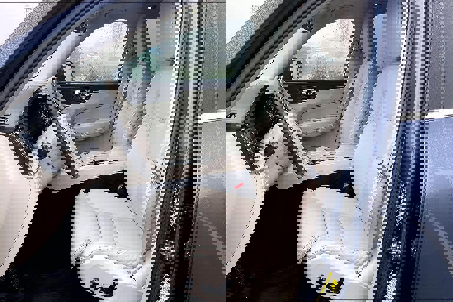 Used 2018 Volvo XC60 T8 Inscription w/ Advanced Package image 4