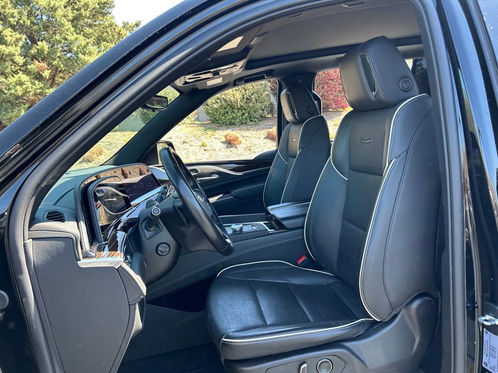 Used 2024 Cadillac Escalade ESV Premium Luxury RWD image 39