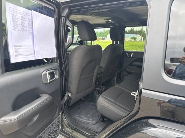 Used 2018 Jeep Wrangler Unlimited Sahara AWD/4WD image 27
