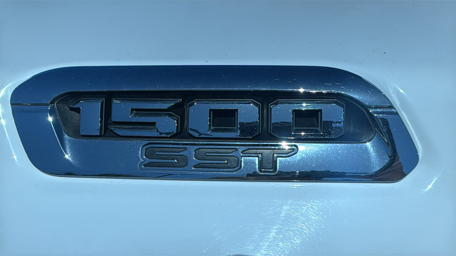 Used 2025 RAM 1500 Laramie AWD/4WD image 9