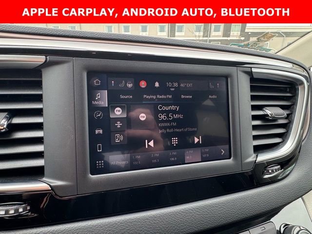 Used 2023 Chrysler Voyager LX image 3