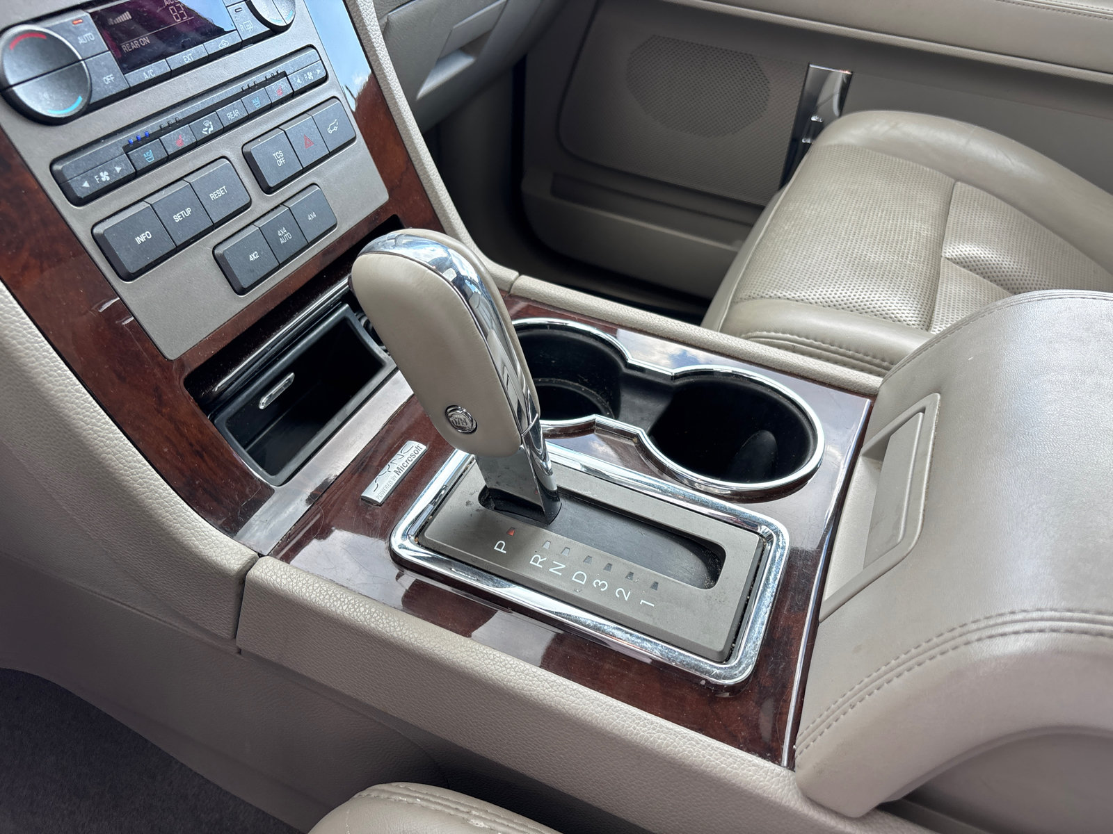 Used 2014 Lincoln Navigator L 4WD image 22