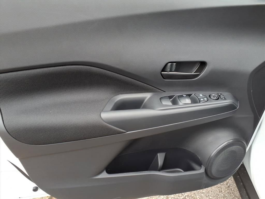 New 2025 Nissan Kicks Play S FWD image 6