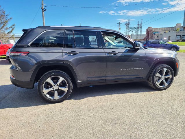 Used 2023 Jeep Grand Cherokee Limited AWD/4WD image 6
