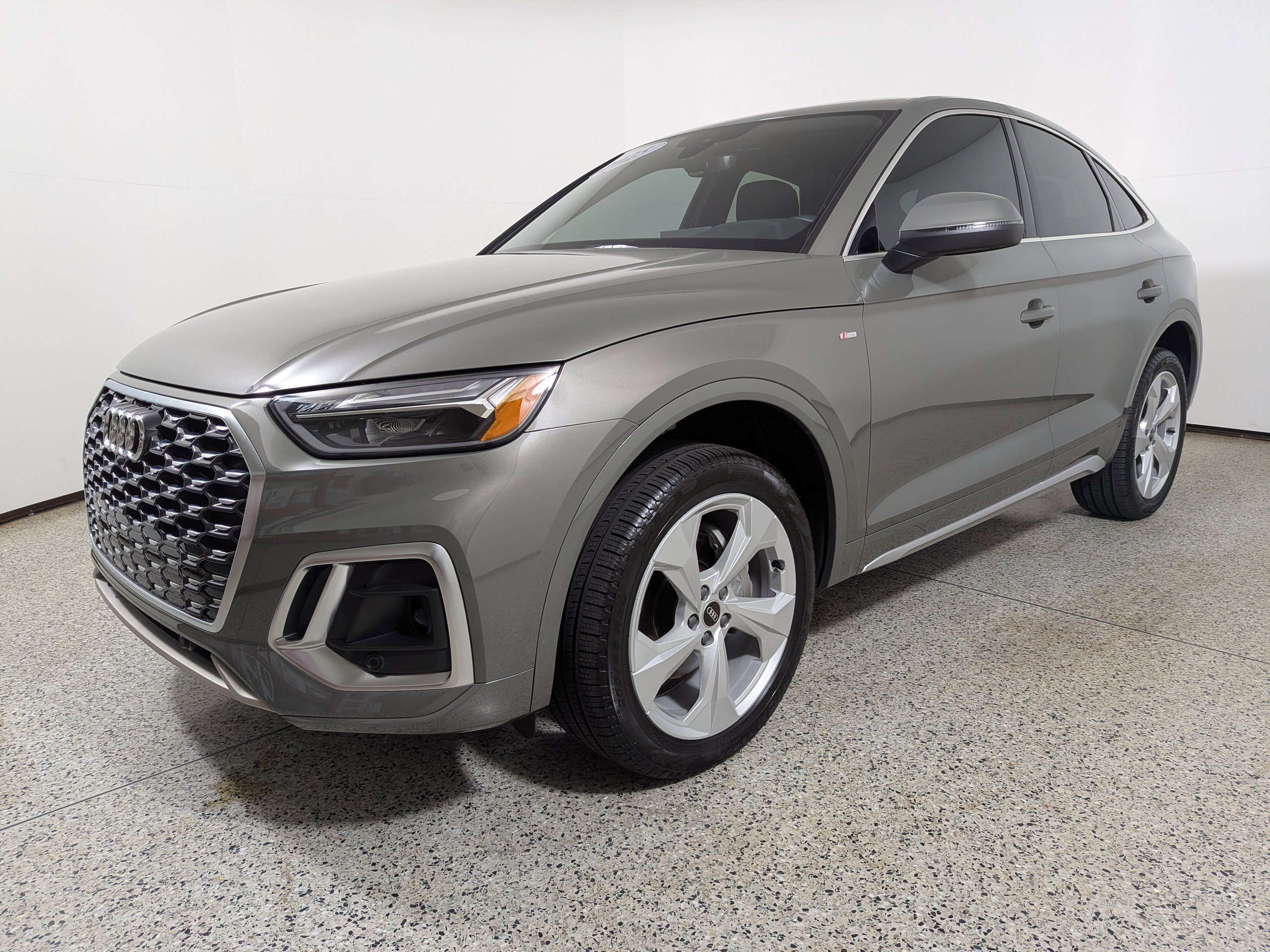 Certified 2025 Audi Q5 2.0T Premium Plus w/ Premium Plus Package image 3