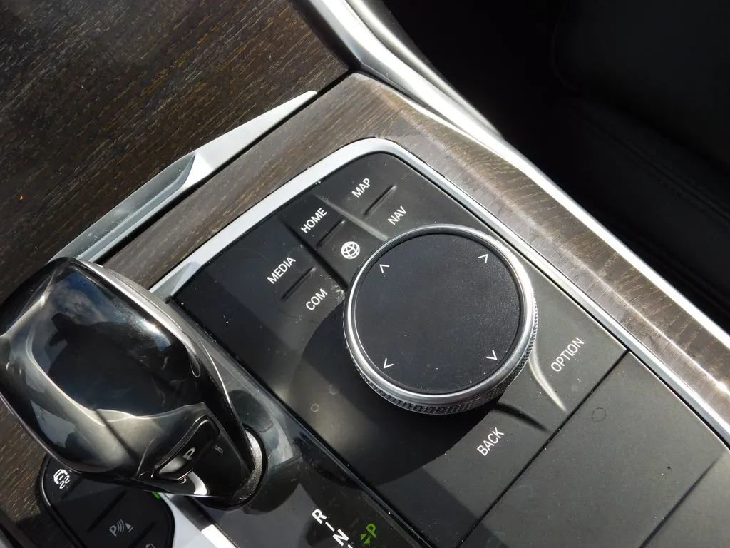 Used 2021 BMW 330e xDrive w/ Driving Assistance Package image 23