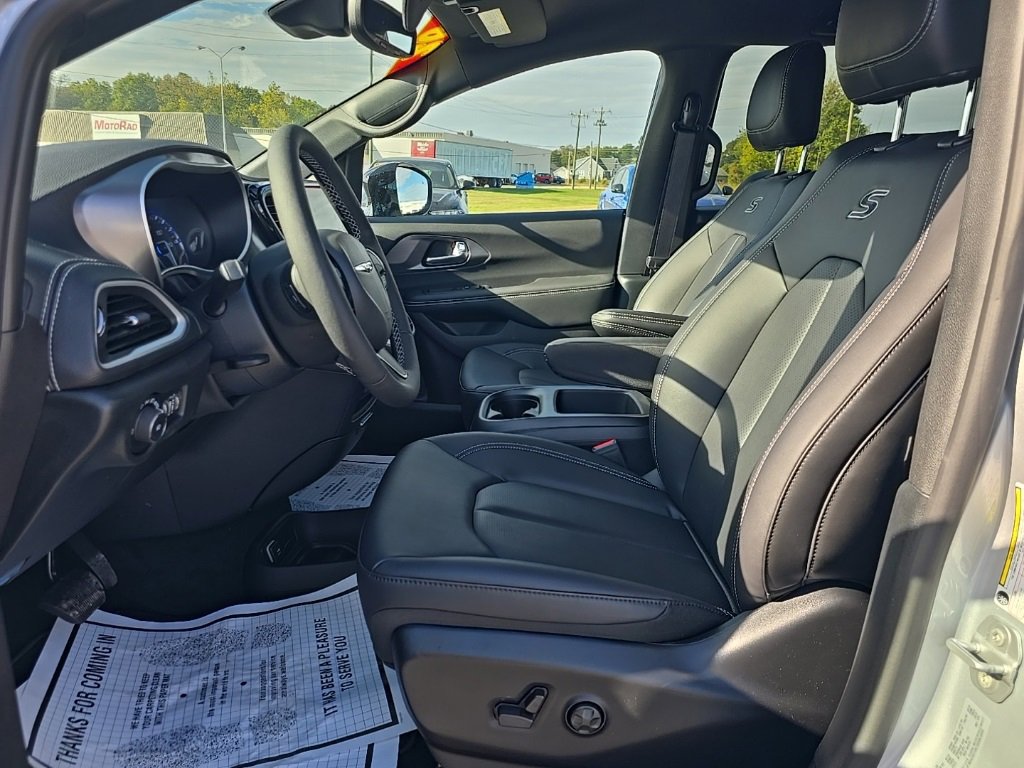 New 2026 Chrysler Pacifica Select image 14