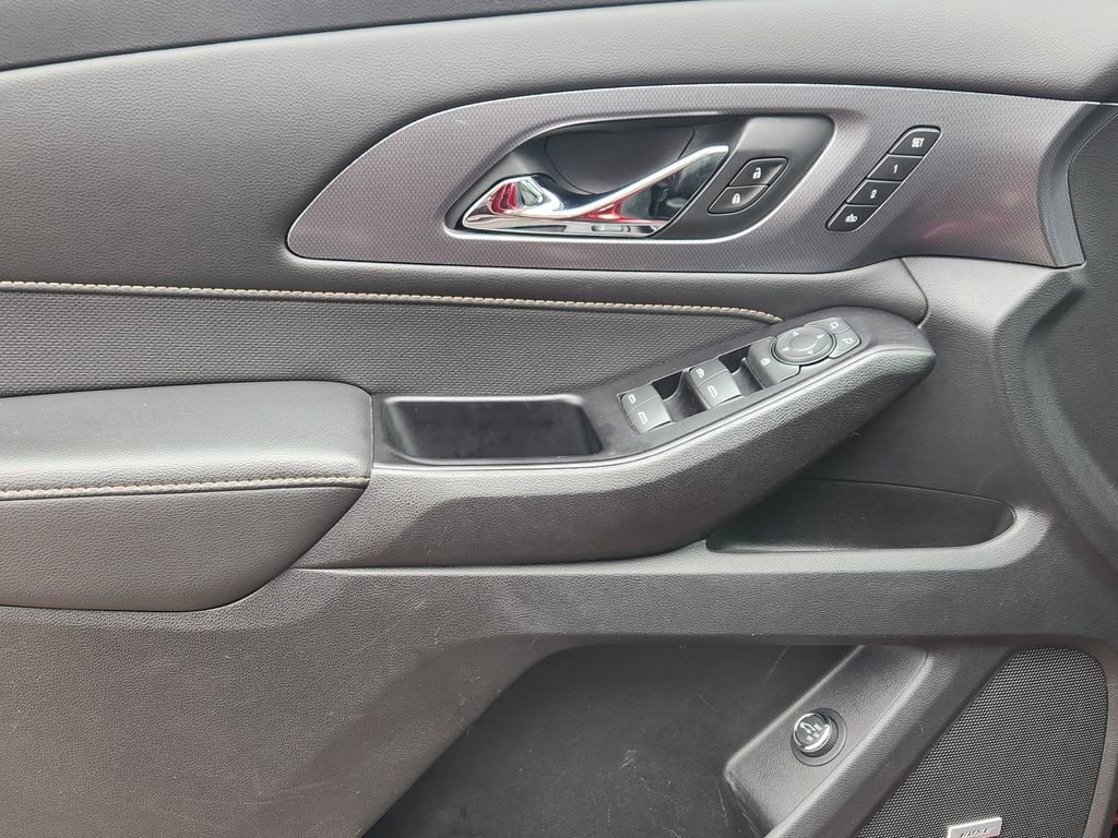 Used 2020 Chevrolet Traverse Premier w/ LPO, Black Accent Package image 3