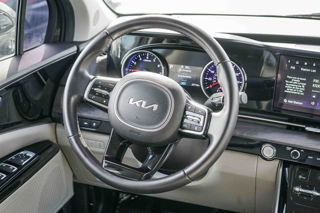 Used 2024 Kia Carnival EX image 16