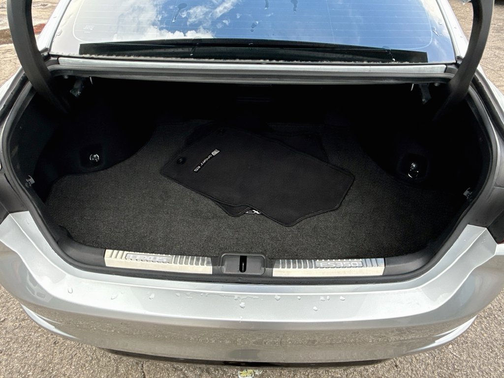 Used 2023 Lexus ES 350 F Sport w/ Accessory Package (Z1) FWD image 30