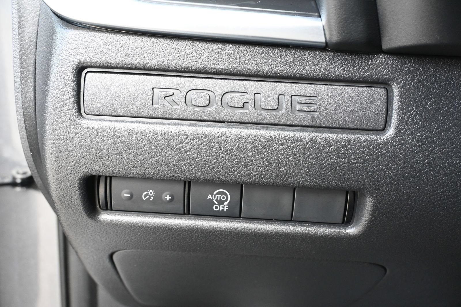 Used 2024 Nissan Rogue S AWD/4WD image 11