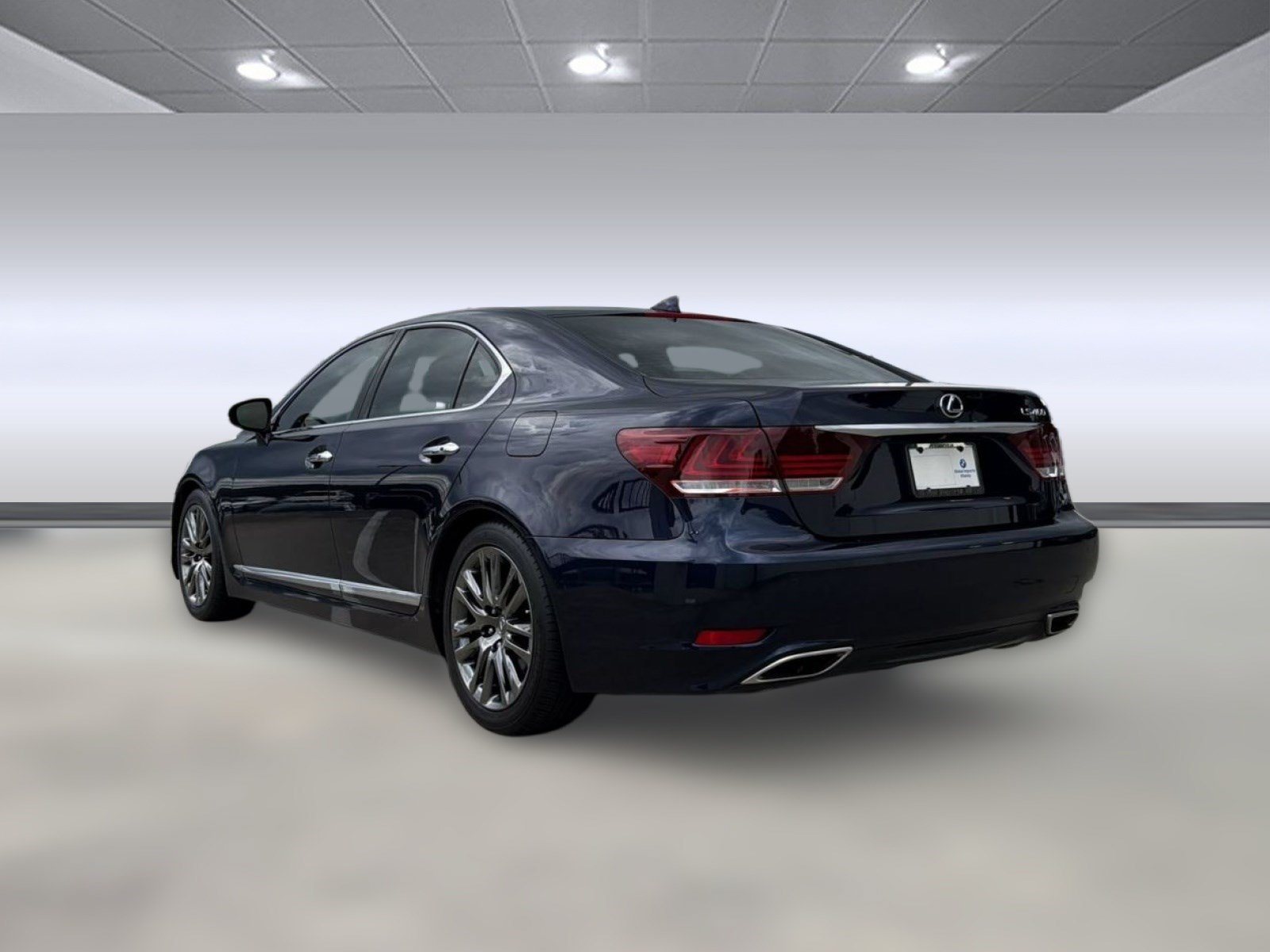 Used 2017 Lexus LS 460 RWD image 3