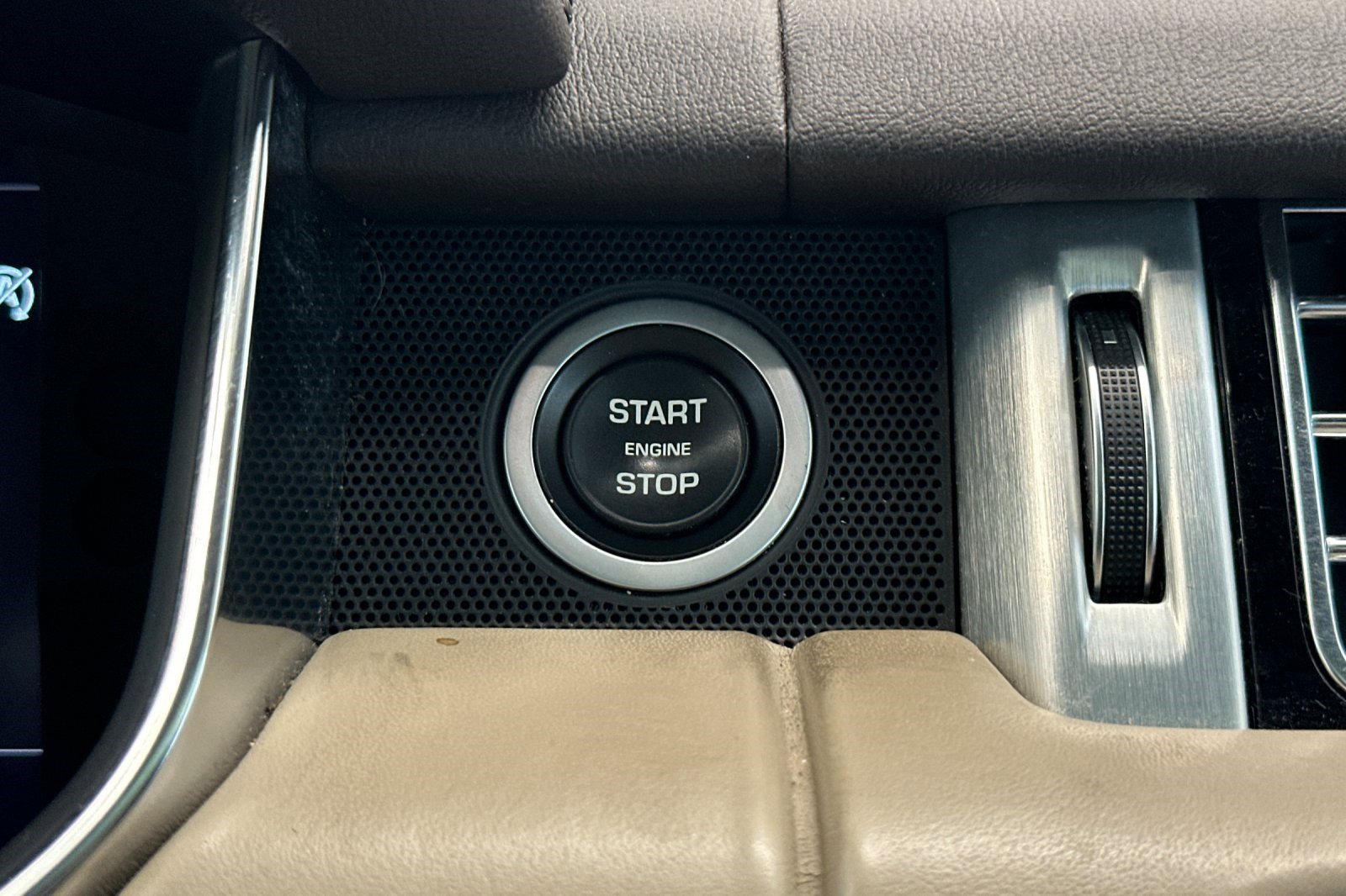 Used 2020 Land Rover Range Rover HSE image 34