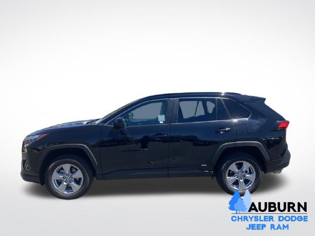 Used 2024 Toyota RAV4 LE AWD/4WD image 4