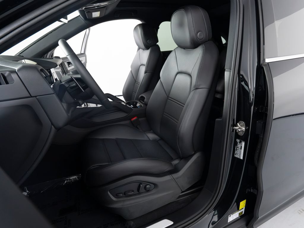 New 2026 Porsche Cayenne Coupe AWD/4WD image 5