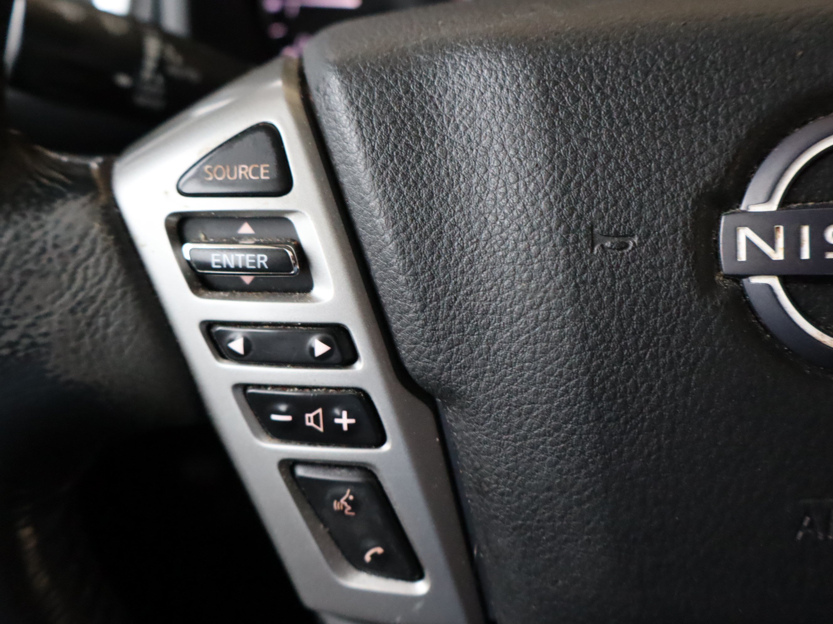 Used 2023 Nissan Titan SV w/ SV Convenience Package AWD/4WD image 22