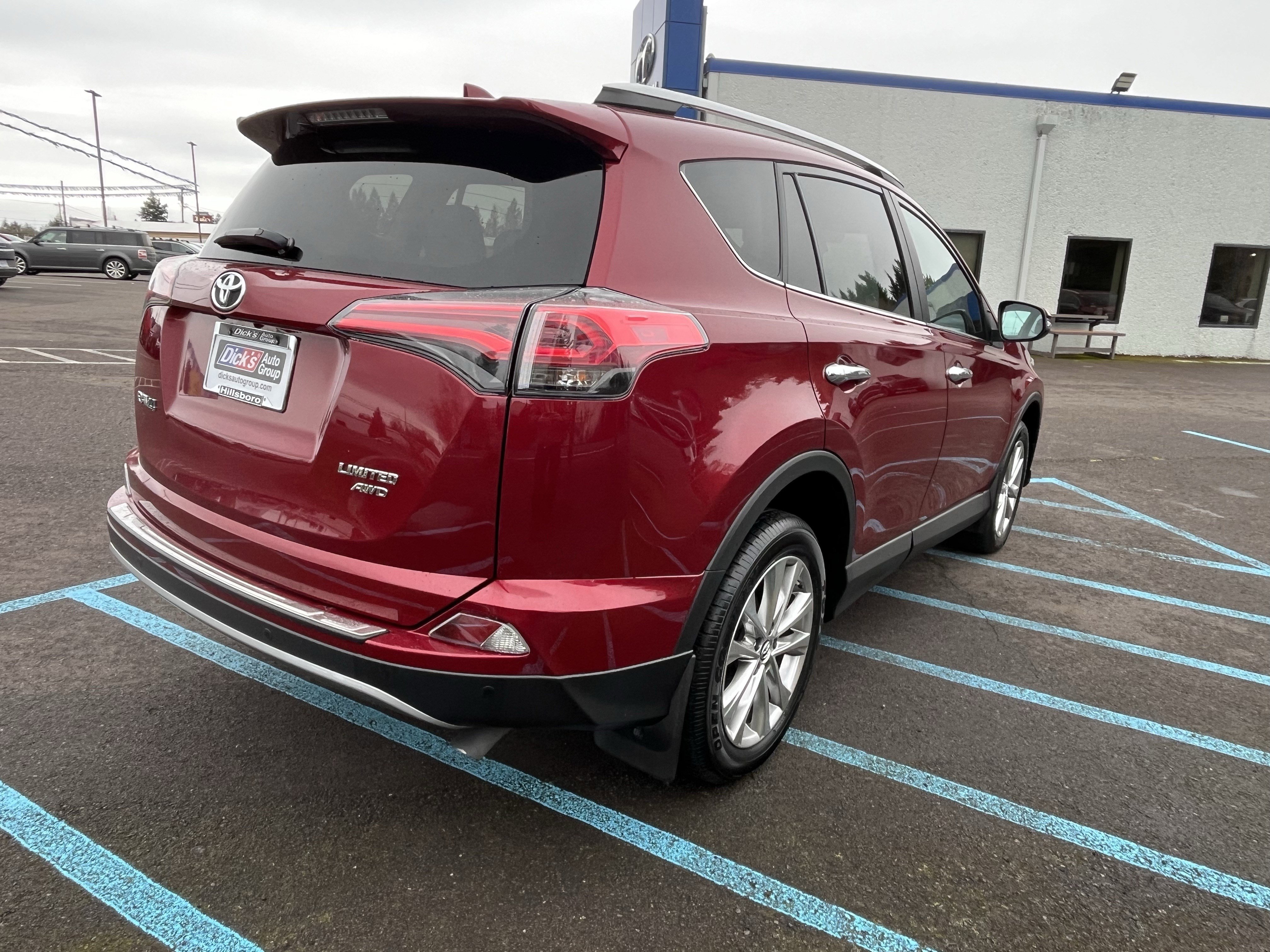 Used 2018 Toyota RAV4 Limited w/ Advanced Technology Package image 5