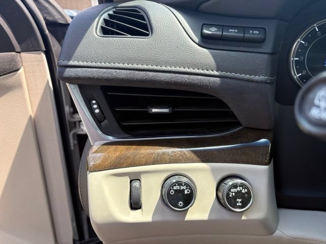 Used 2019 Cadillac Escalade Luxury AWD/4WD image 34